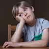 Duizenden kinderen met autisme zitten noodgedwongen thuis Duizenden kinderen met autisme zitten noodgedwongen thuis
