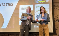 BMK-voorzitter neemt waardevolle boeken in ontvangst en casestudie nu gratis beschikbaar BMK-voorzitter neemt waardevolle boeken in ontvangst en casestudie nu gratis beschikbaar