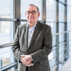 Vertrekkend voorzitter Actiz wil extra geld verpleeghuizen ook besteed zien aan scholing werknemers Vertrekkend voorzitter Actiz wil extra geld verpleeghuizen ook besteed zien aan scholing werknemers