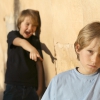 Jongens met autisme reageren bozer op pesten Jongens met autisme reageren bozer op pesten