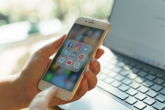 Kabinet: sociale media vanaf 15 jaar, vanaf groep 8 een telefoon Kabinet: sociale media vanaf 15 jaar, vanaf groep 8 een telefoon