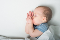 Grote kwaliteitsverschillen kinderslaapcoaches: ‘Zelfs adviezen gegeven die slaapproblemen erger maken’