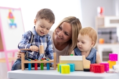 Helft medewerkers kinderopvang krijgt ‘attenties’ om vooral te blijven werken