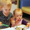 Koffiedik (kijken) ruiken, voelen en... ermee schilderen! (activiteit voor 0-4 jaar) Koffiedik (kijken) ruiken, voelen en... ermee schilderen! (activiteit voor 0-4 jaar)