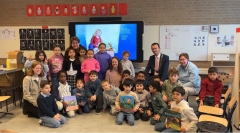 Nationale Voorleesdagen; burgemeesters en wethouders lezen voor uit prentenleesboeken